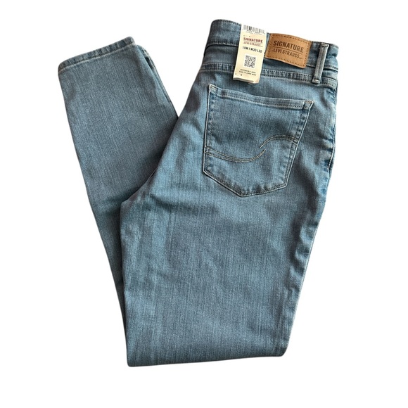 Signature by Levi Strauss Denim - NWT Levi Strauss Signature Women’s Mid-Rise Skinny Jeans Size 10 Medium W30 L30